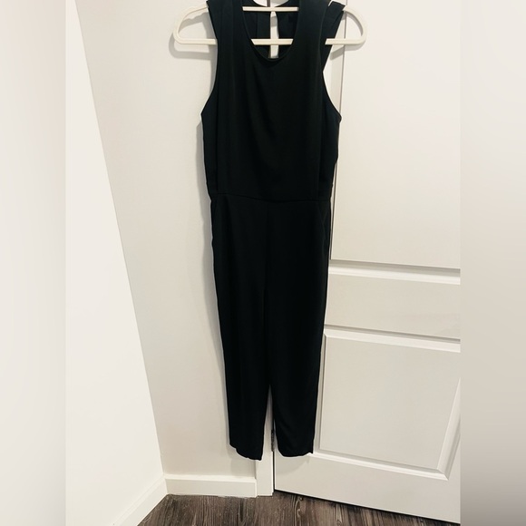 NWOT! Theory Remaline Structured Sleeveless Admiral Crepe Jumpsuit, Size 2 🖤✔️ - Picture 4 of 8